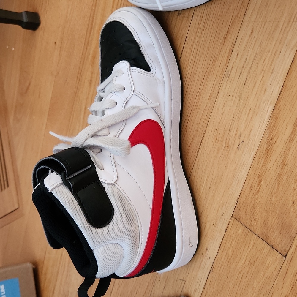 Nike Court Borough Mid 2, size 5Y, white/black/university red - Picture 4 of 16